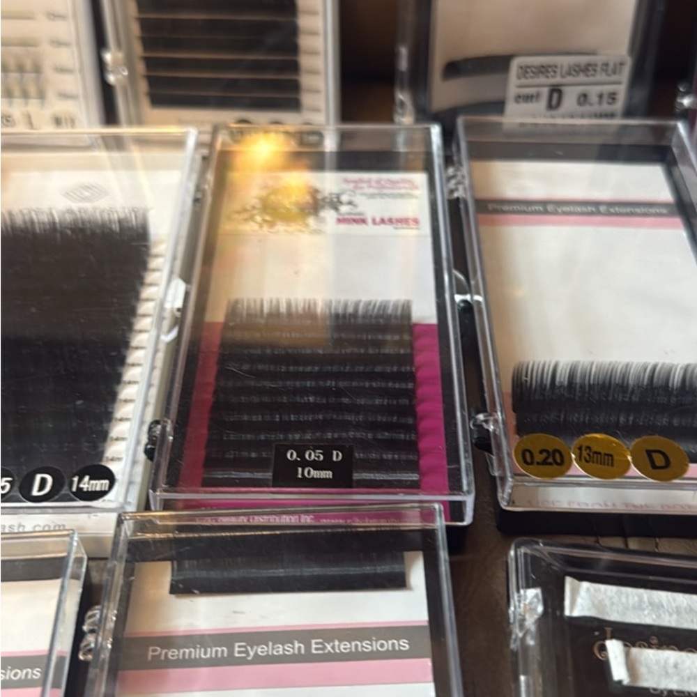 Assorted Eyelash Extensions Set - Picture 3 of 6